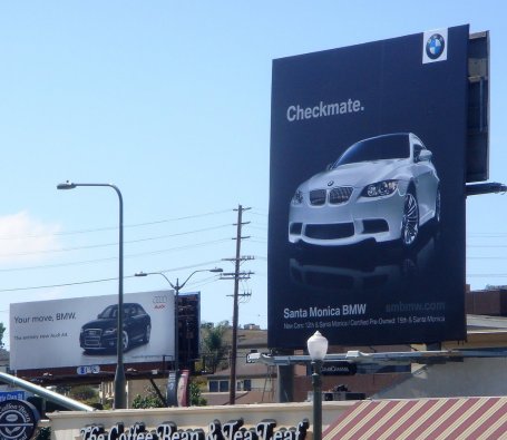 Audi A4:“Sua vez, BMW” BMW: “Cheque mate.”